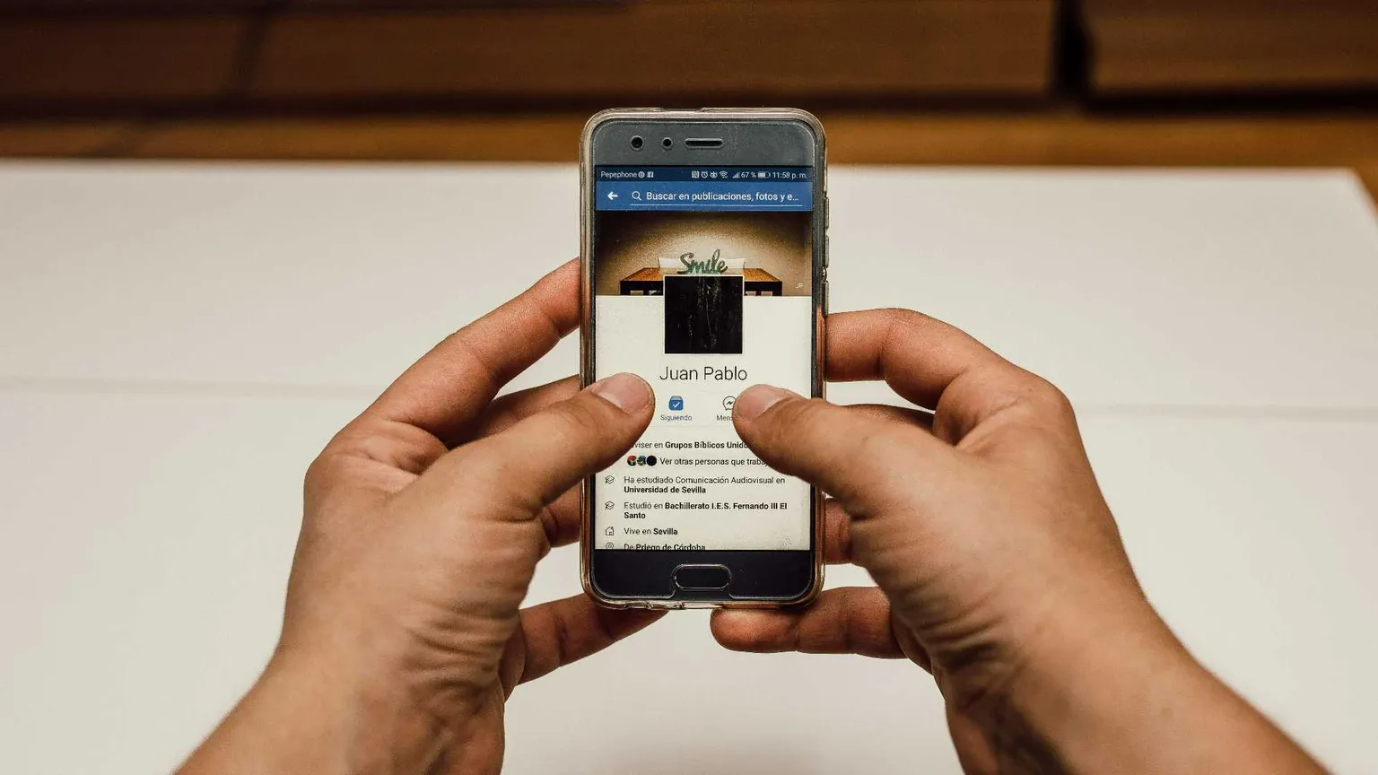 L'Ue: Facebook e Instagram danno dipendenza