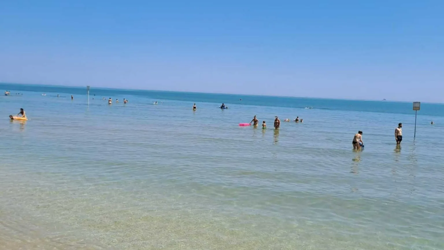 Bacoli, il sindaco-coraggio e la “spiaggia dei pezzenti”