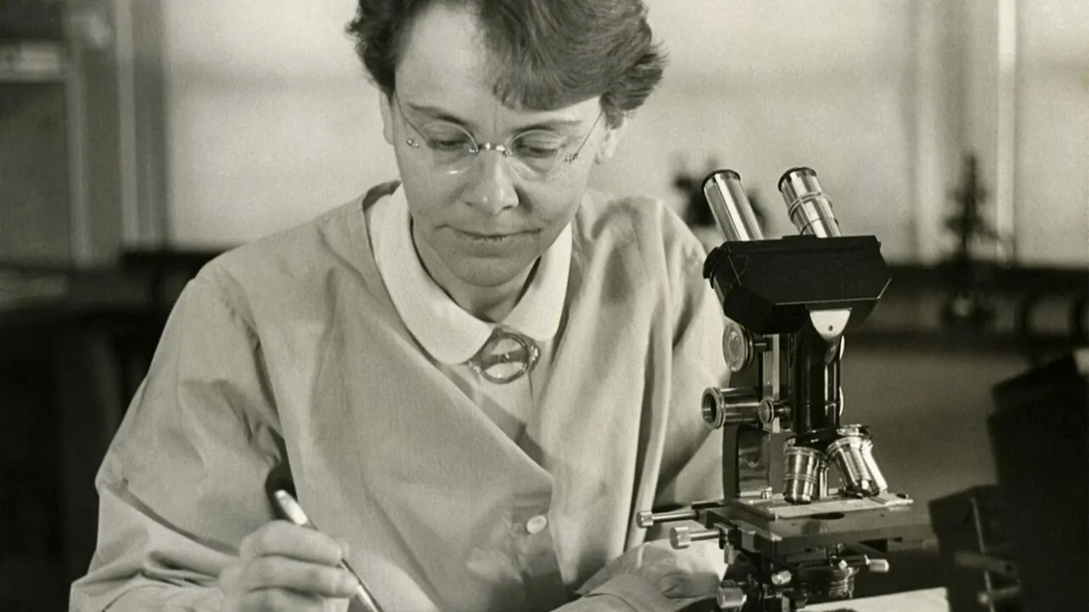 Barbara McClintock, la scienziata che sente i suoi studi