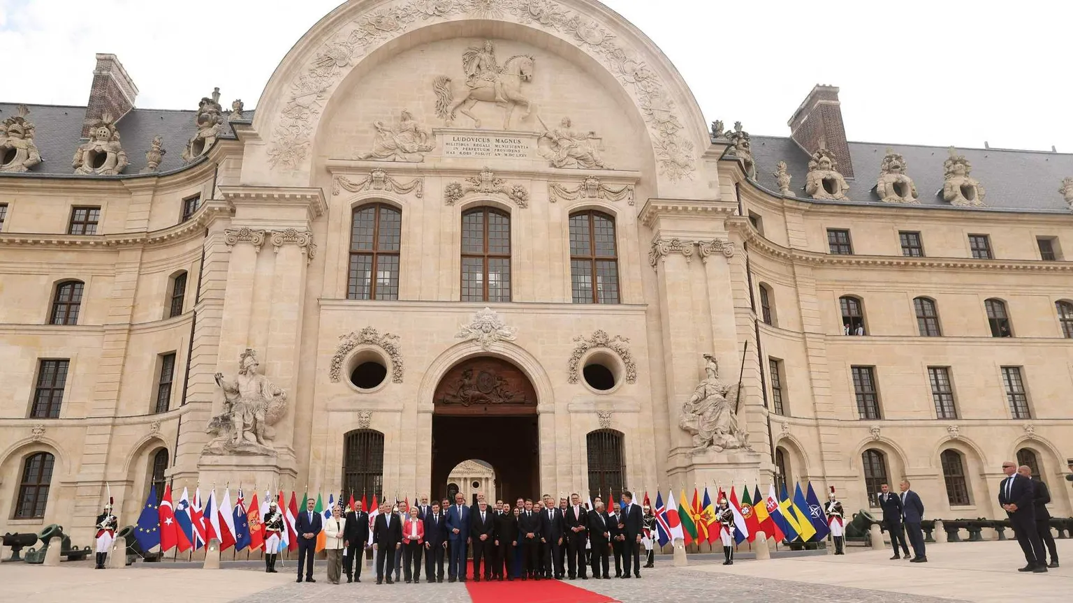 L'ultimo Macron e i moschettieri