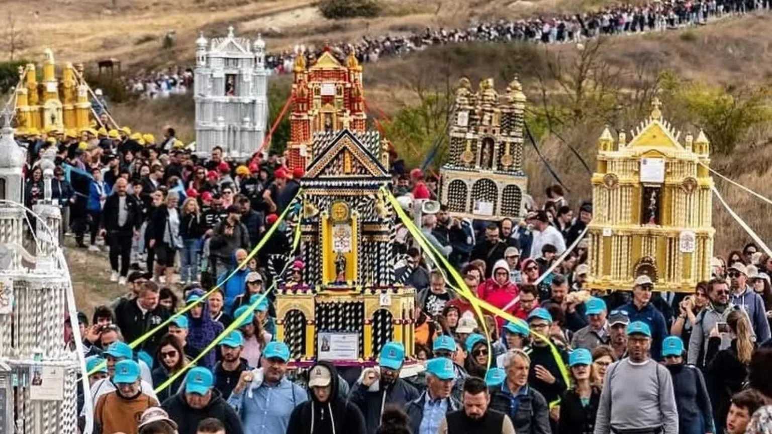 La processione per la Madonna del Carmine ad Avigliano