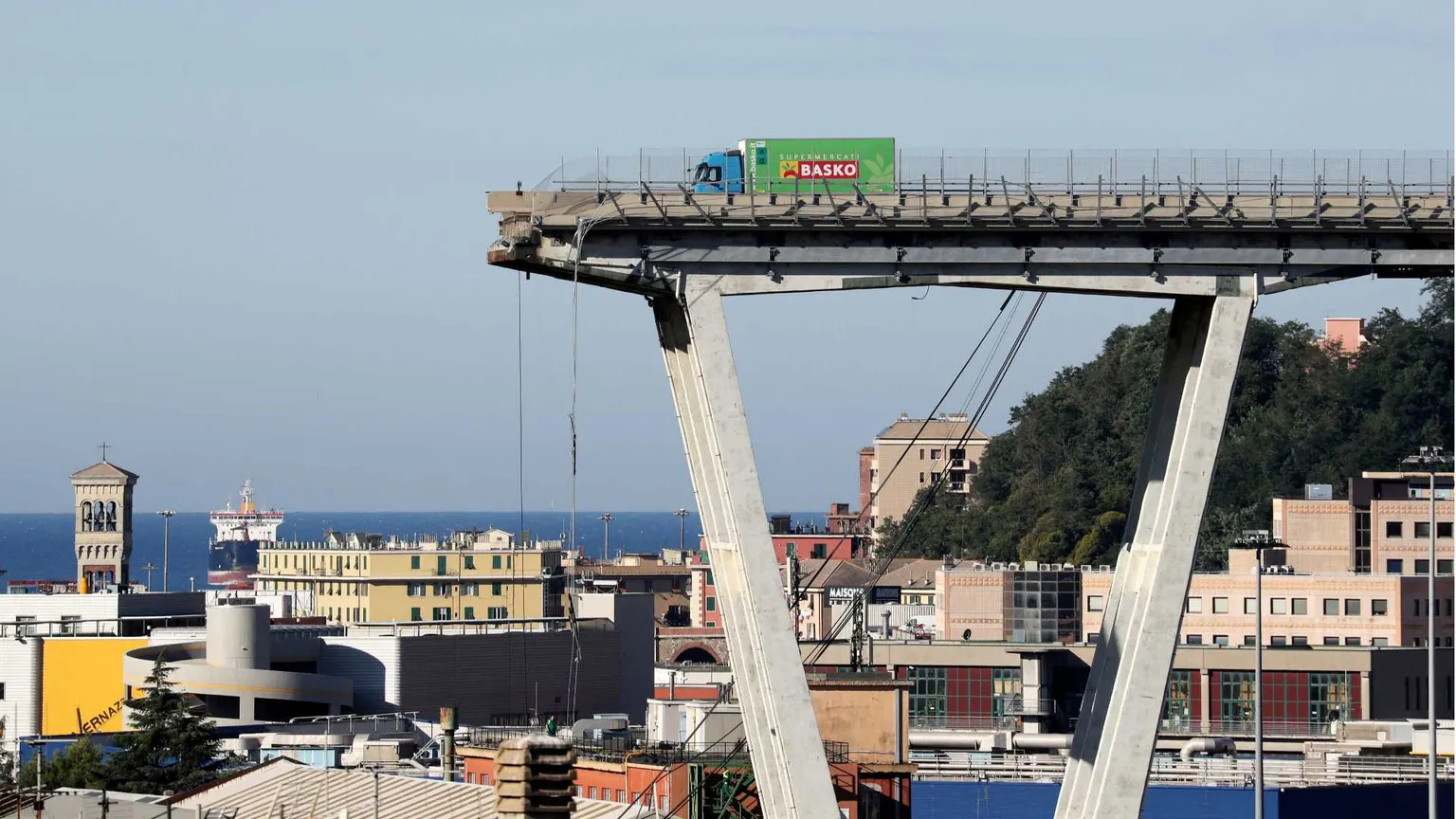 «Nessuna condanna ce li restituirà»: l'attesa dei familiari delle vittime del ponte Morandi