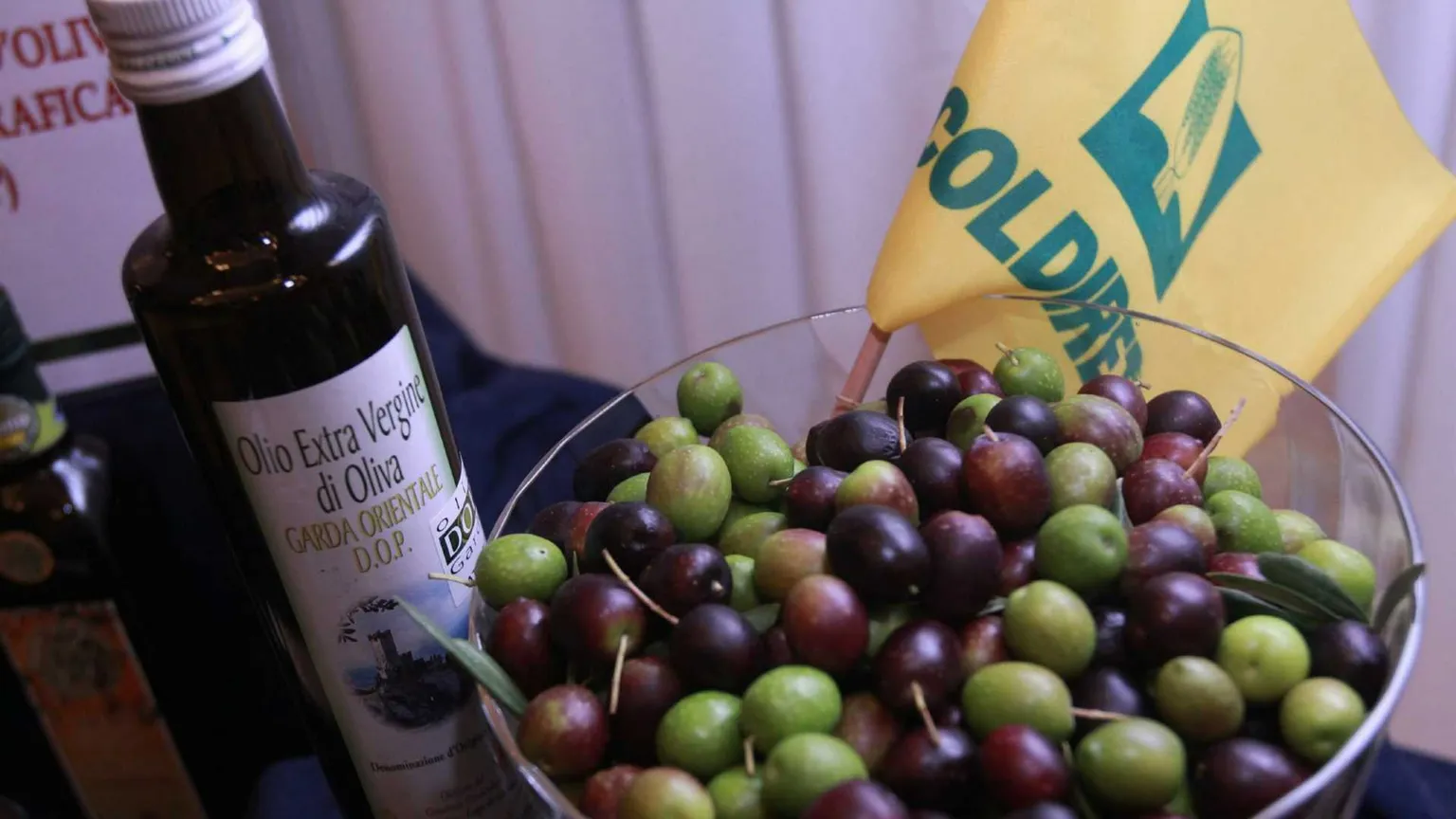 Nuove norme per le etichette evo: l'olio extravergine non potrà essere miscelato