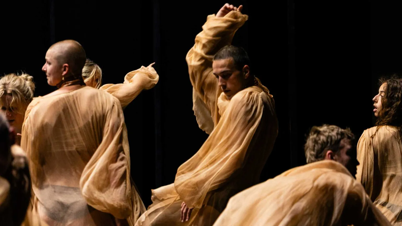 Il coreografo israeliano Emanuel Gat: «Il mondo oggi è in crisi spirituale»