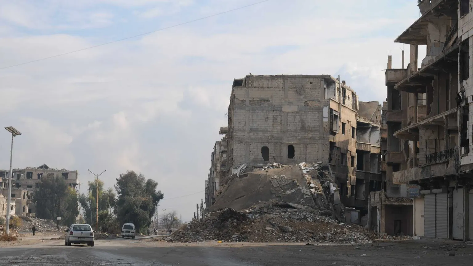 Un anno e mezzo dopo la caduta di Assad ci sono più interessi che risorse per ricostruire la Siria