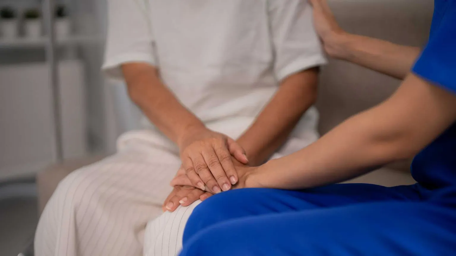 La Consulta ha confermato i limiti al suicidio assistito: «Le Regioni non possono sostituirsi allo Stato»