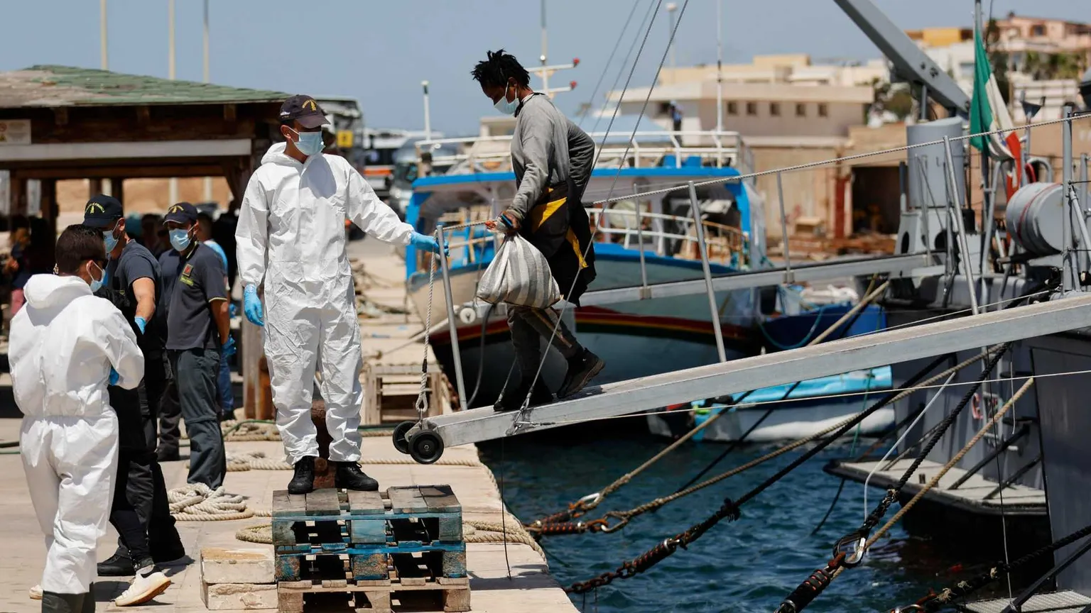 Il Patto Ue sui migranti si ferma in tribunale: 8 pronunce contro le procedure di frontiera