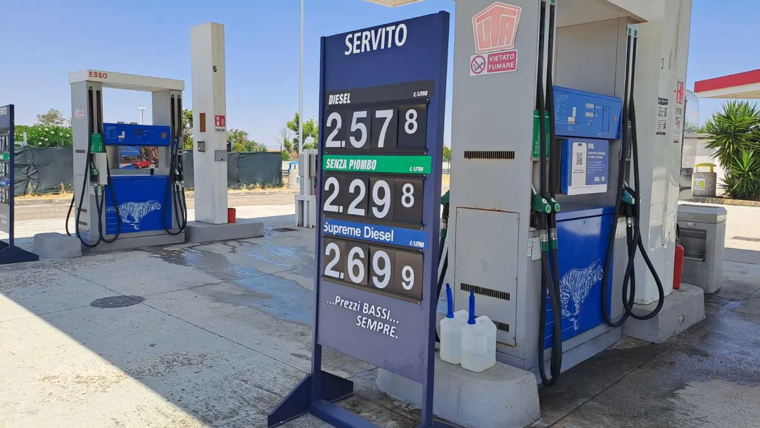 Il prezzo del gasolio non cala abbastanza, malgrado il decreto. Indagherà la Finanza