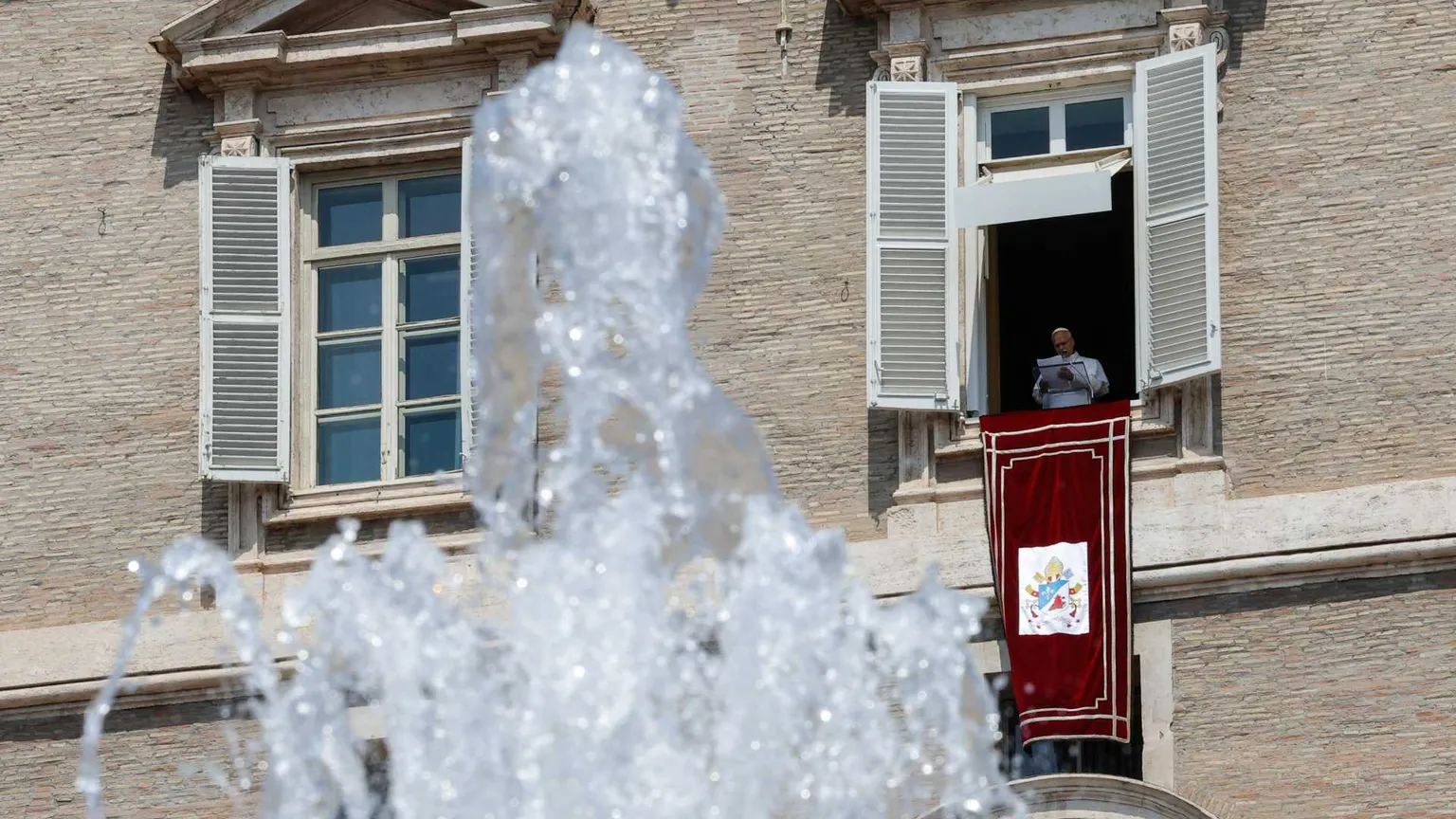 All'Angelus il Papa prega per Ceuta. «Si trovino soluzioni di giustizia»