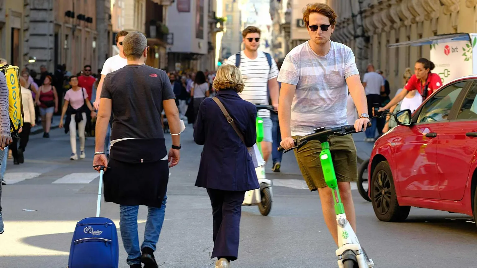 Nelle città italiane si vedono sempre meno monopattini elettrici