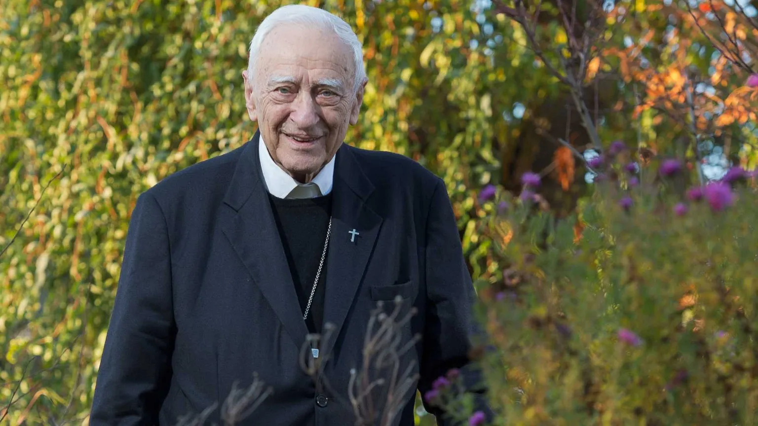 Dono da amare, non ideologia da difendere.
Il Concilio di Bettazzi, vescovo del sorriso
