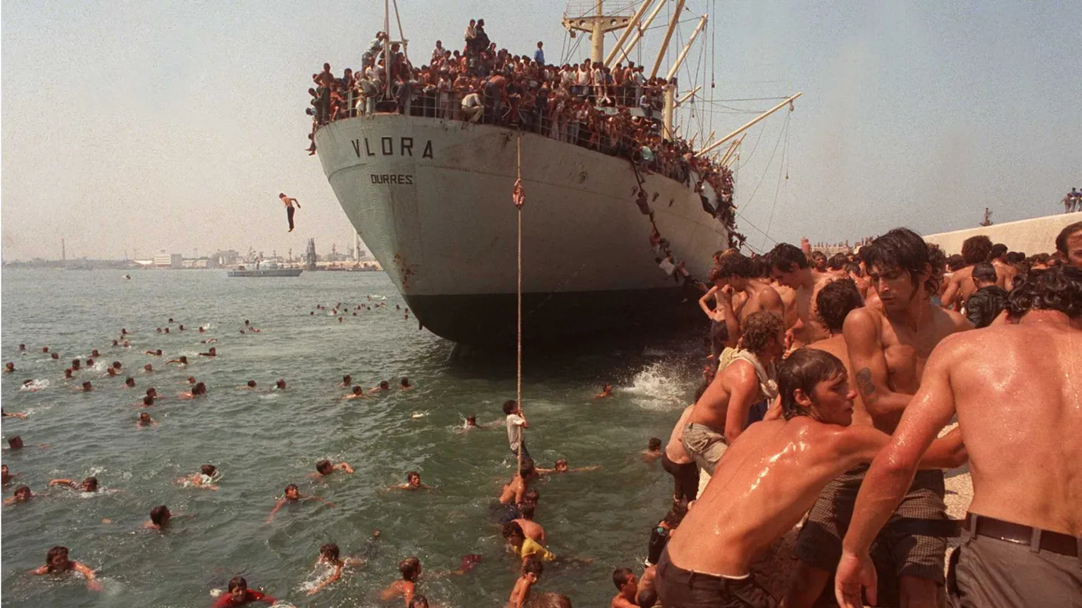 Guardiamo a Ceuta e ricordiamoci della Vlora