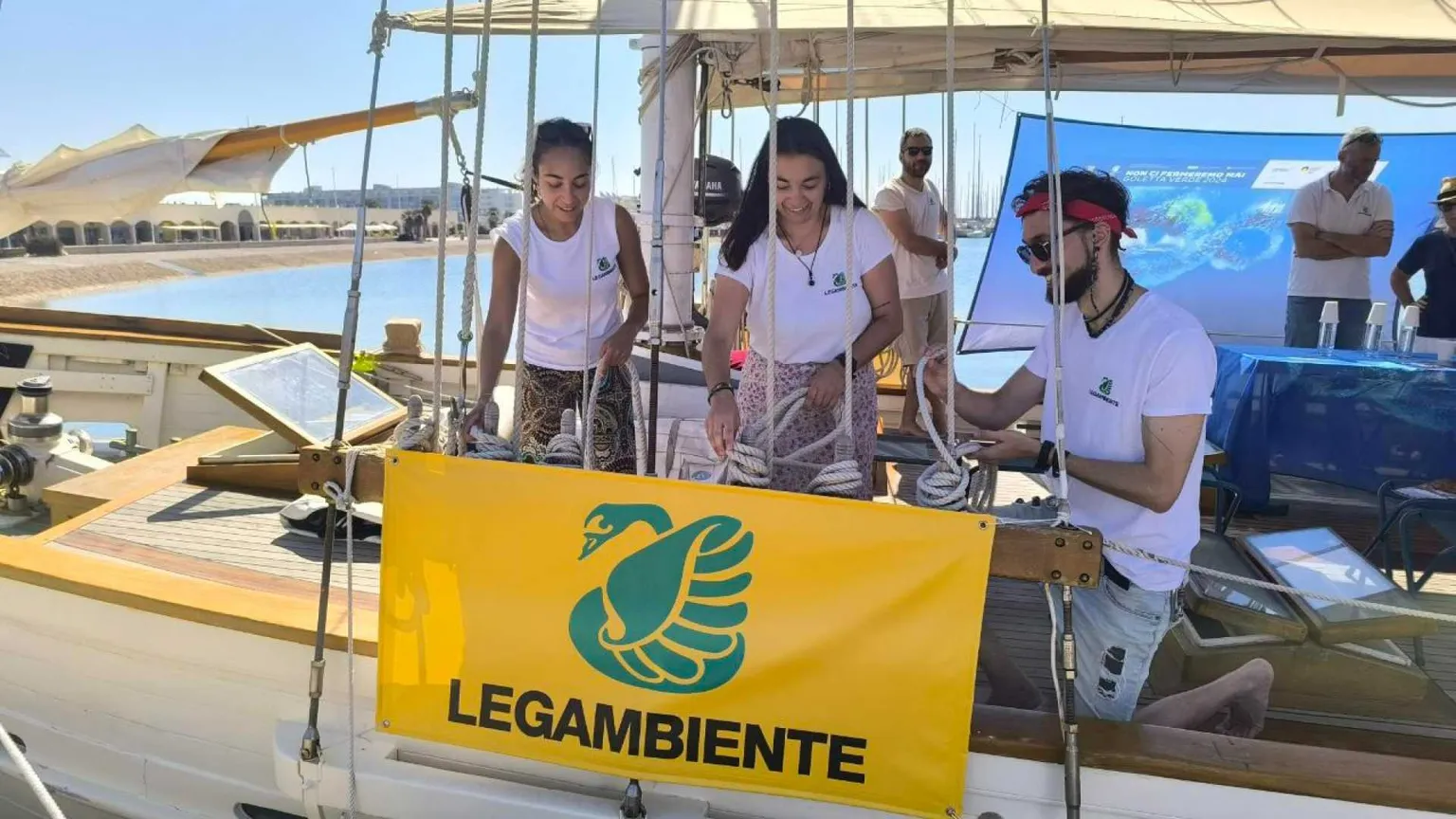 Goletta verde in cattive acque: una costa su tre è fuorilegge
