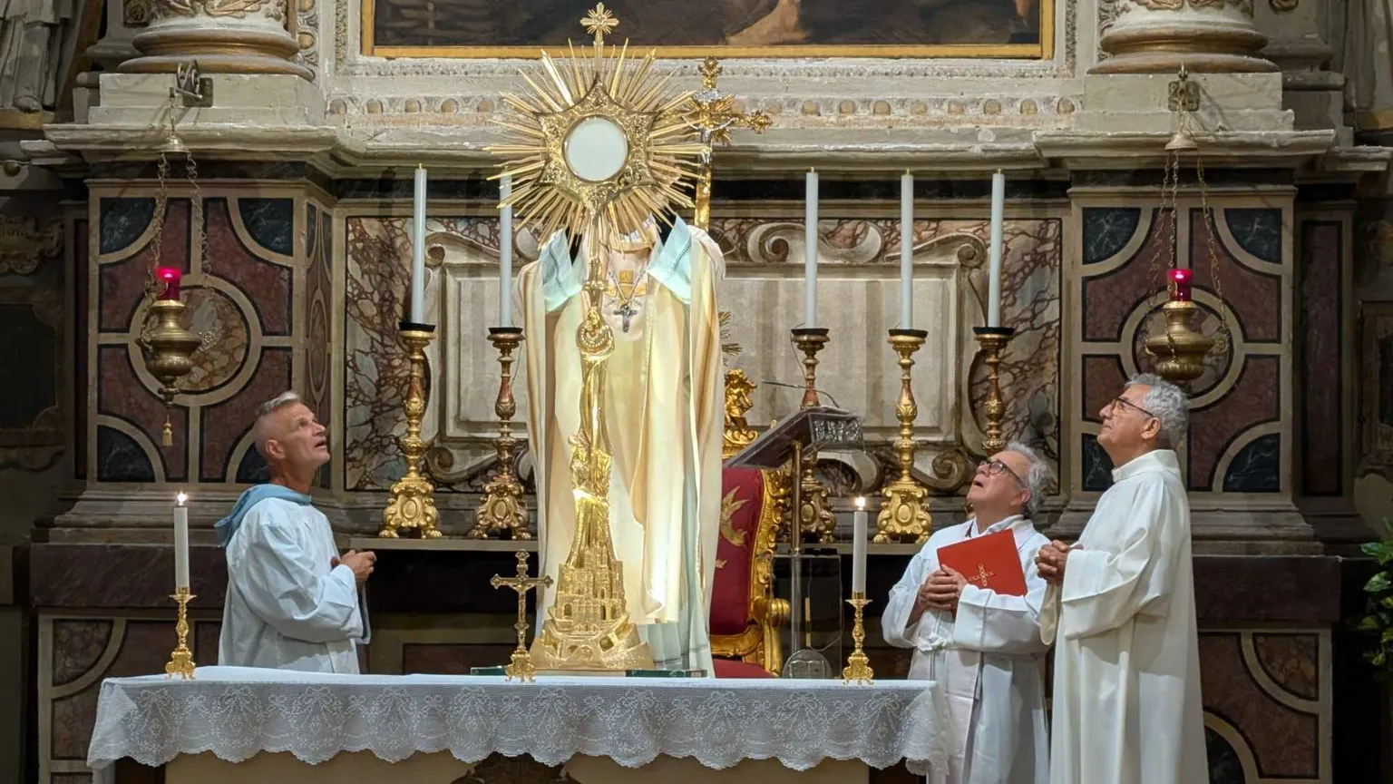 Ascoli e l’adorazione perpetua,
un fuoco che brucia da vent’anni