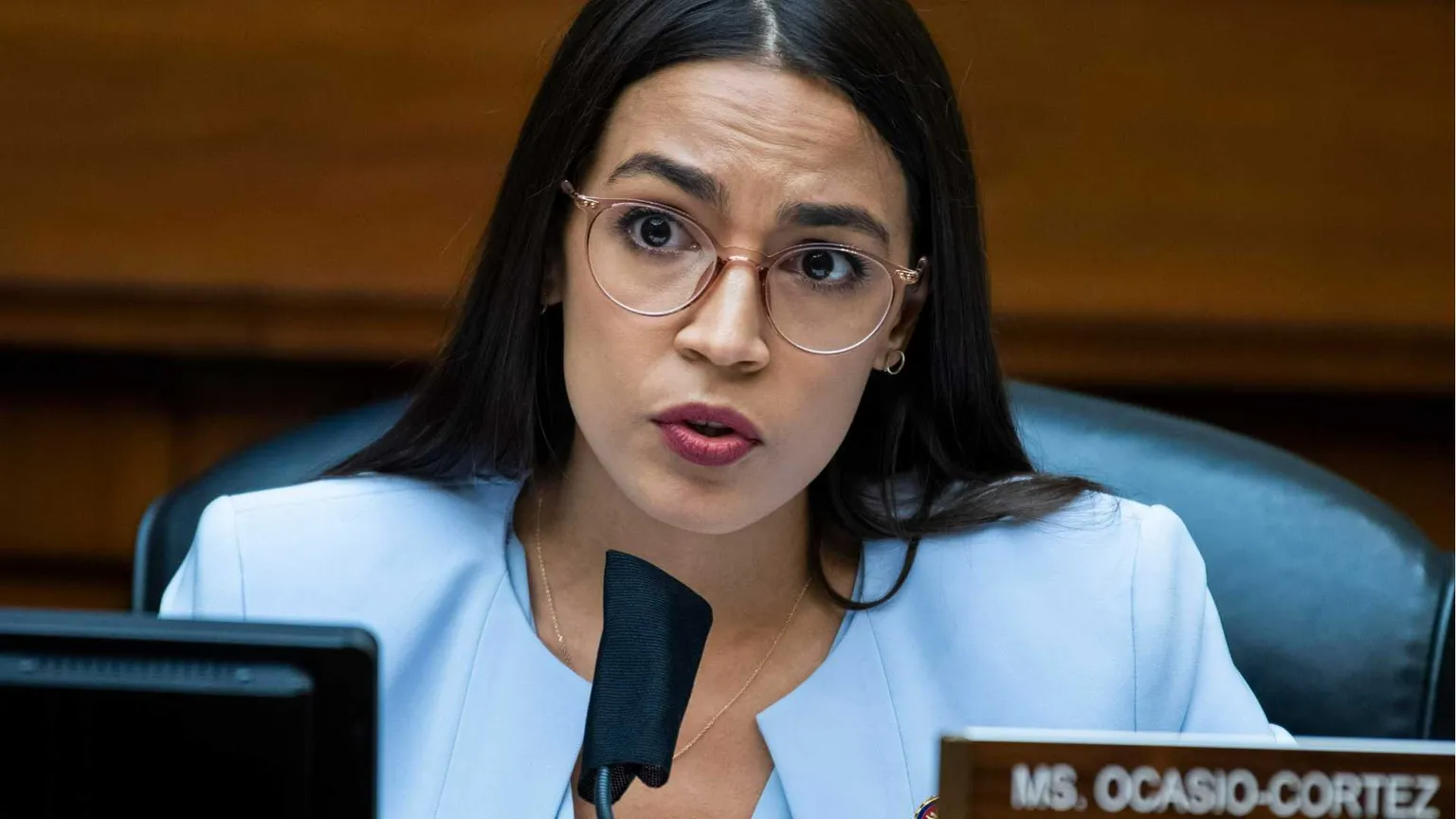 Ocasio-Cortez e il “social freezing”: quando a essere congelata è la maternità. Ma che libertà è?