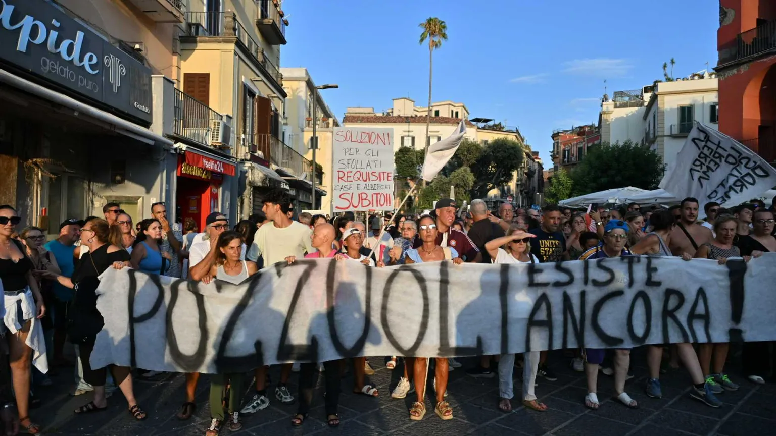 Non distogliamo lo sguardo da Pozzuoli, la fornace ardente