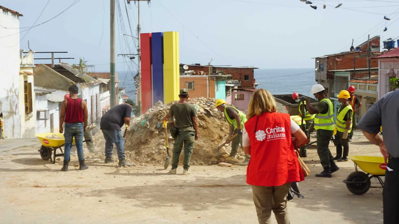 Viaggio in Venezuela, dove i volontari assistono chi non ha più niente
