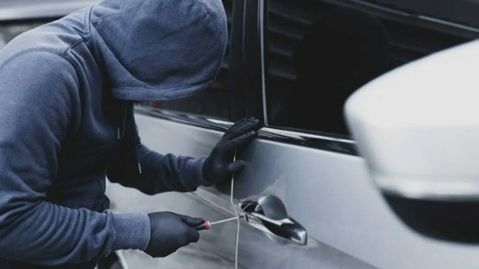 Più di 285 furti d'auto al giorno, ma la Svizzera sta peggio di noi
