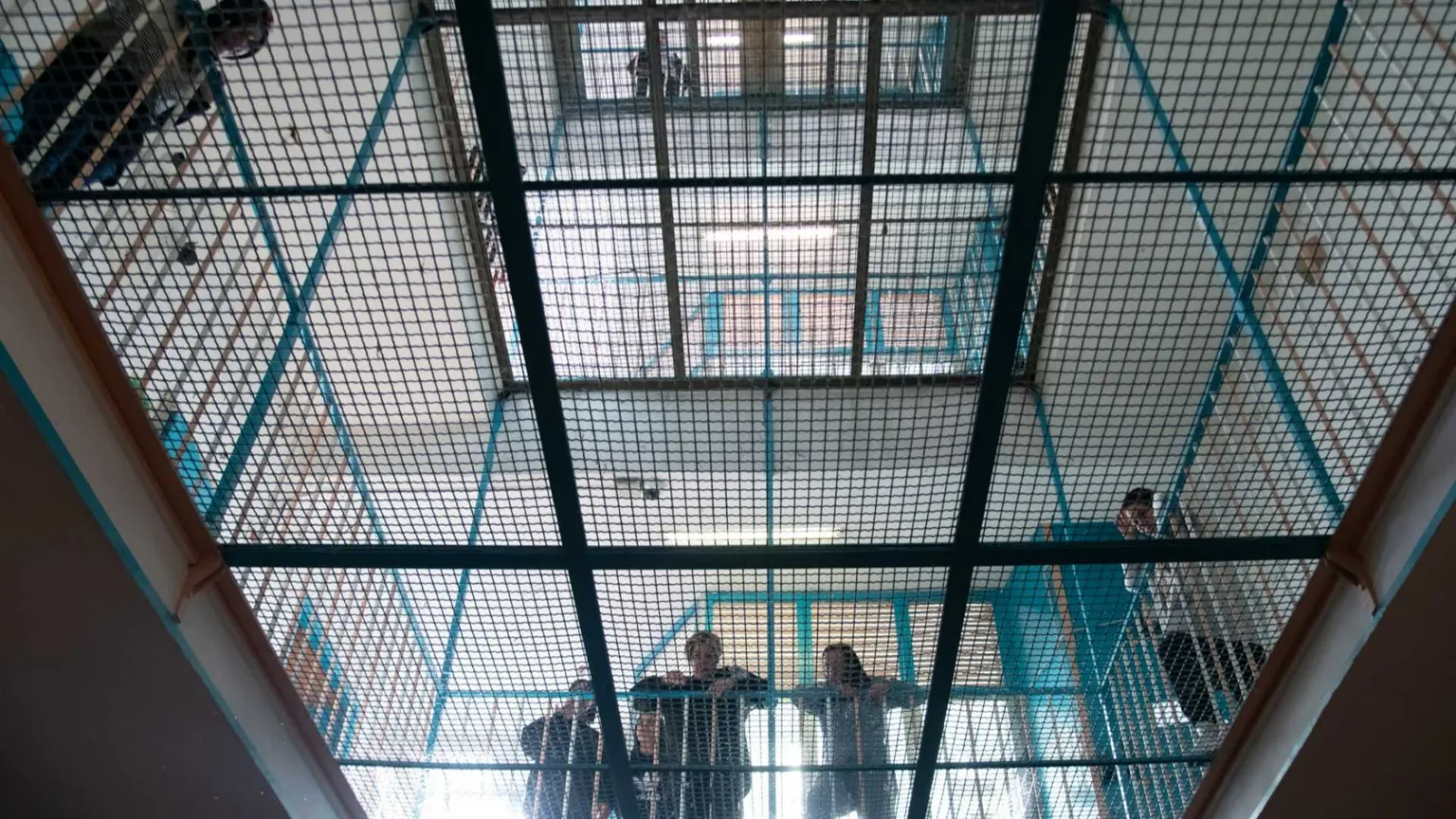 L'inferno delle carceri e una politica sorda