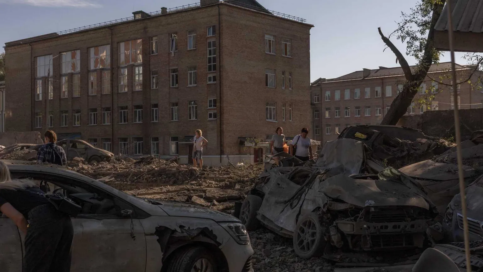 Il raid russo su Kiev semina morte e distruzione. Colpito anche un ospedale pediatrico