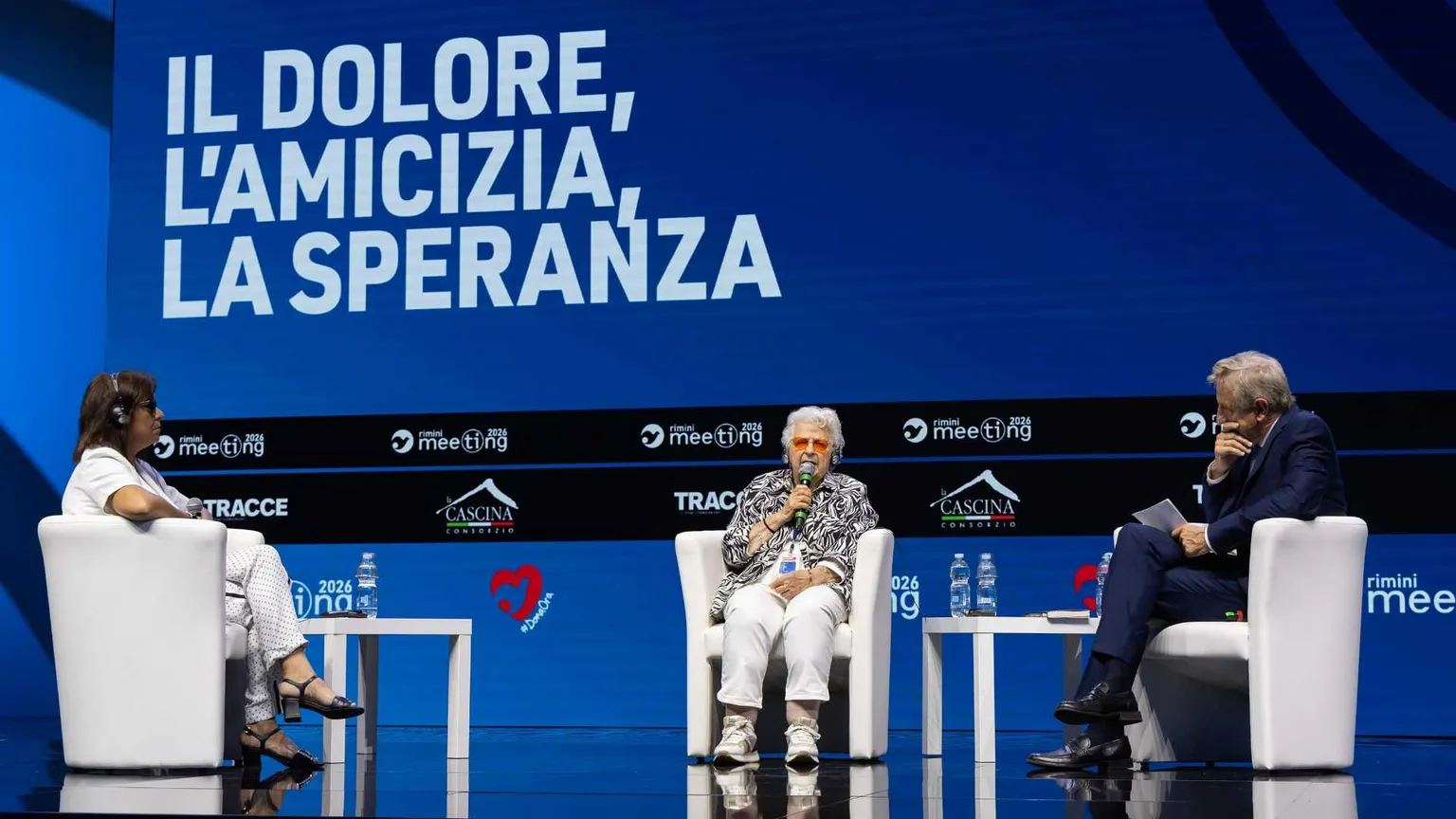 Roseline Hamel, sorella di padre Jacques Hamel (a destra) e Nassera Kermiche, madre di uno degli attentatori, durante l'incontro "Il dolore, l'amicizia, la speranza" nell''ambito del Meeting a Rimini