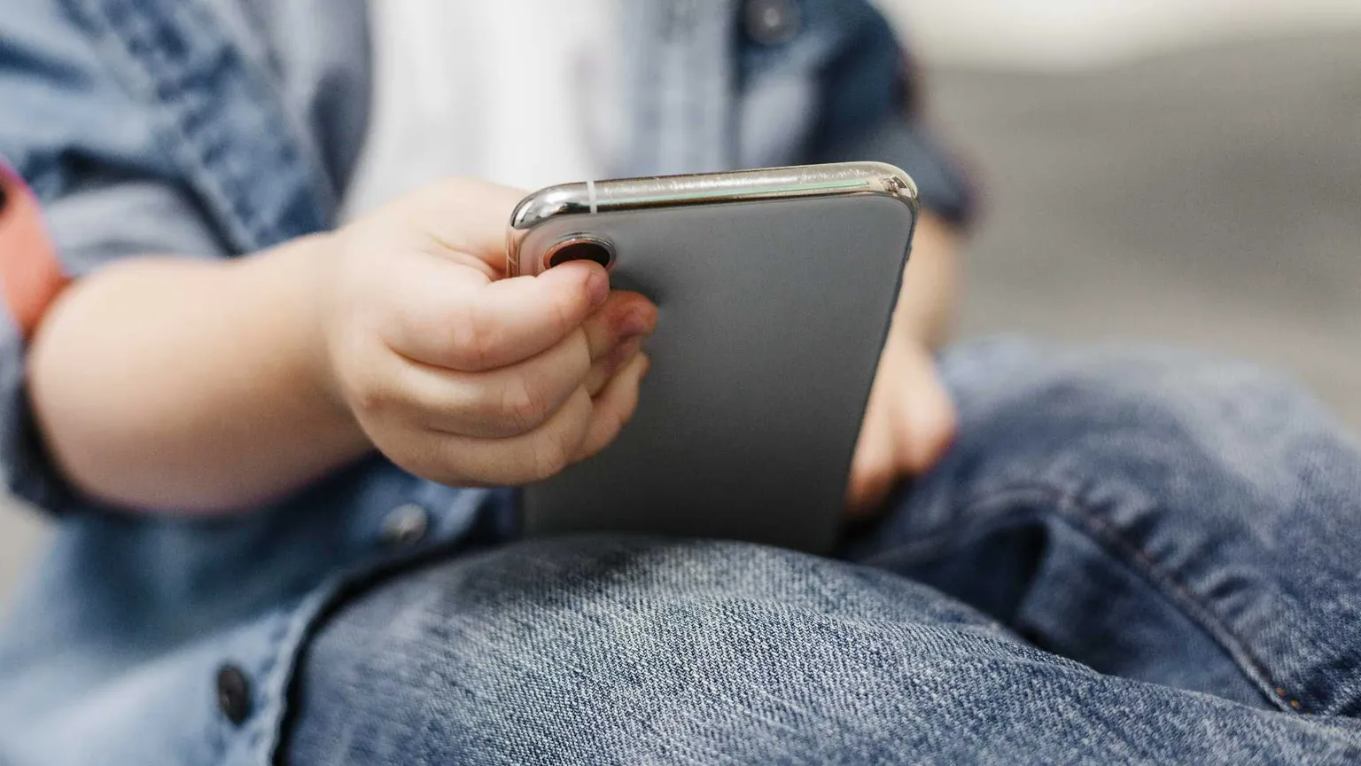 Gli smartphone? Restino al loro posto