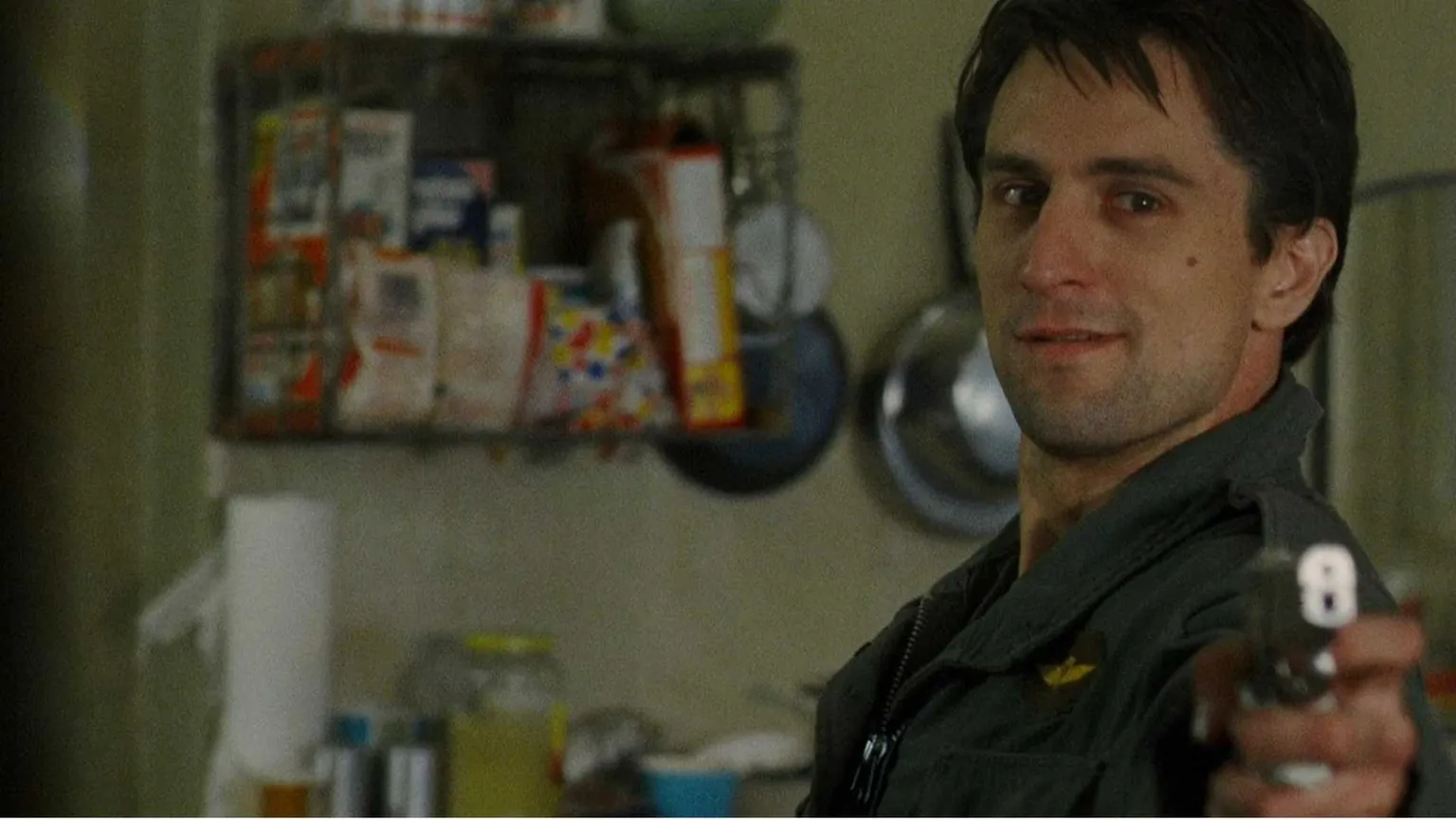 «Are you talking to me?»: la dura legge della strada di Taxi Driver