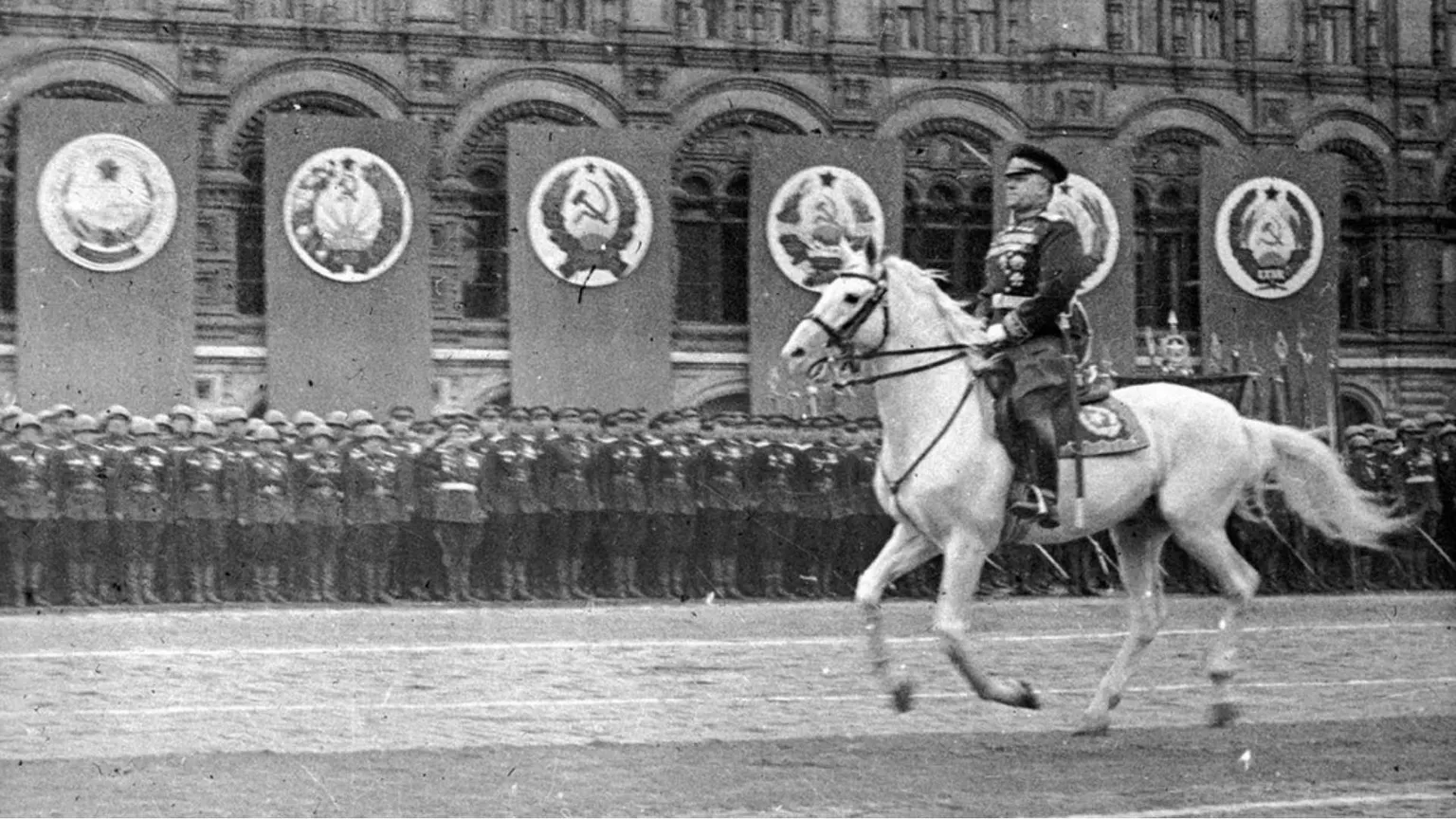 Il maresciallo Žukov, l’uomo che fermò Hitler. E che Stalin temeva