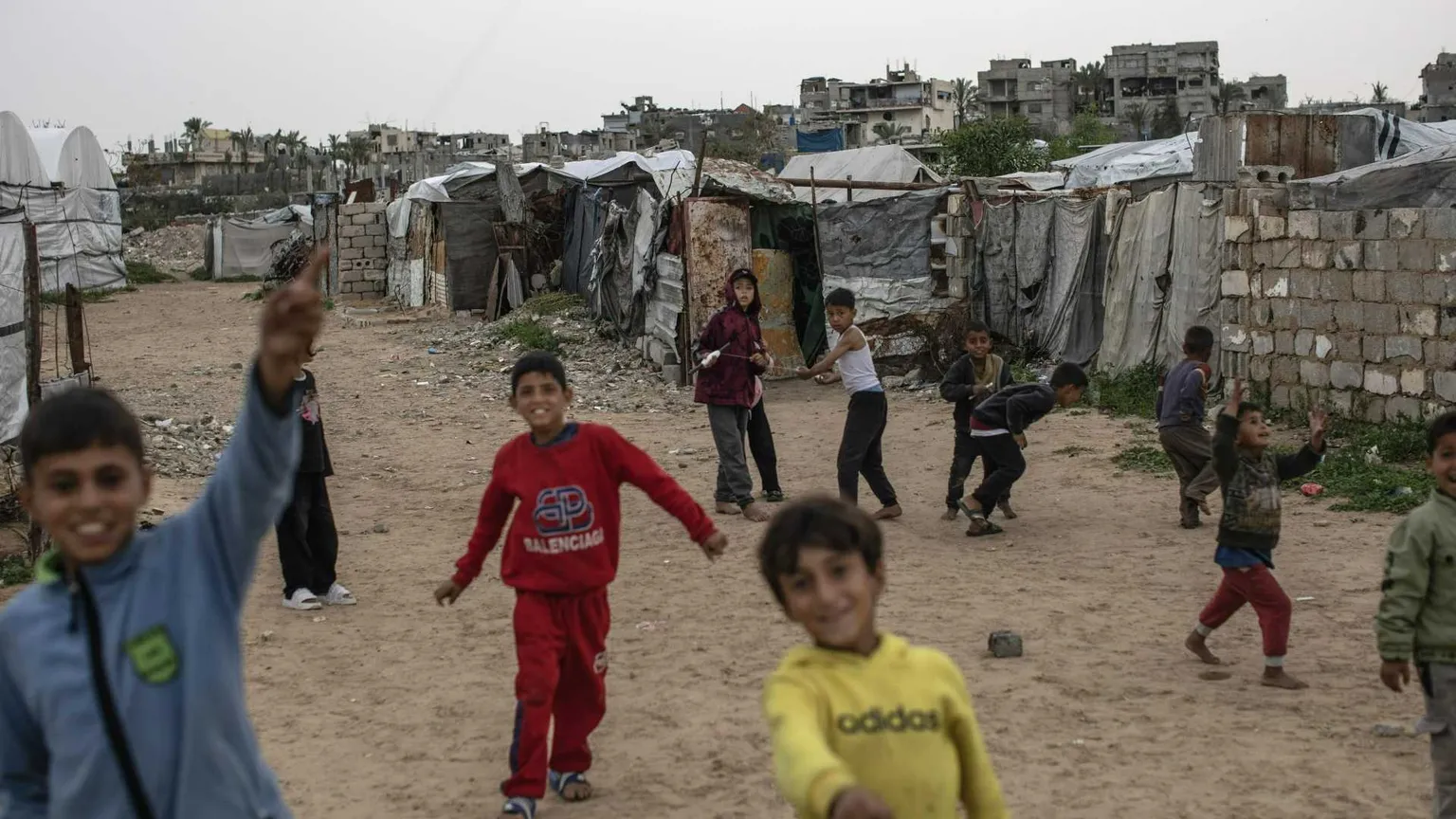 Bambini palestinesi nel sud di Gaza