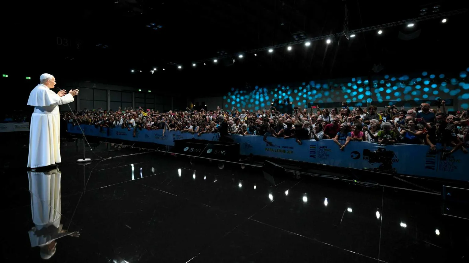 Un momento della visita del Papa al Meeting