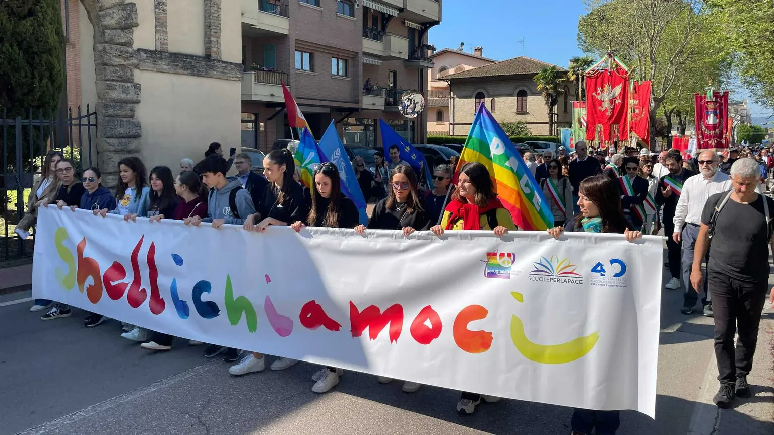 La guerra e l'inganno del falso realismo