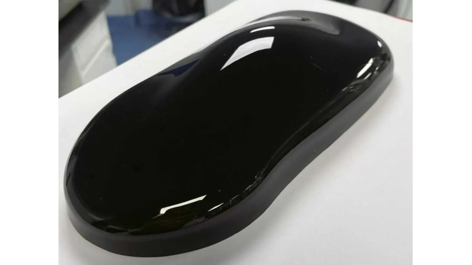 L’auto diventa un buco nero: ecco la vernice che intrappola la luce