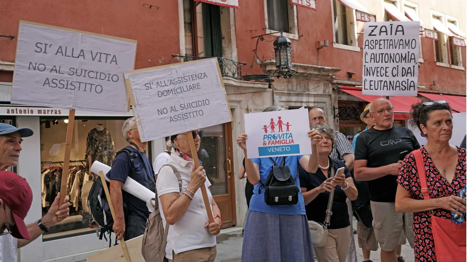 In Veneto il suicidio assistito è legge. Il patriarca di Venezia: così si rischia una deriva