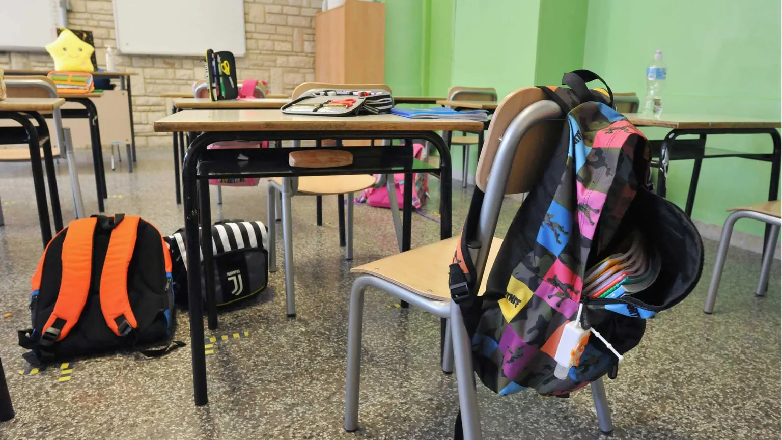 A scuola lavorano 200mila supplenti, ma la denatalità elimina tanti posti per i docenti