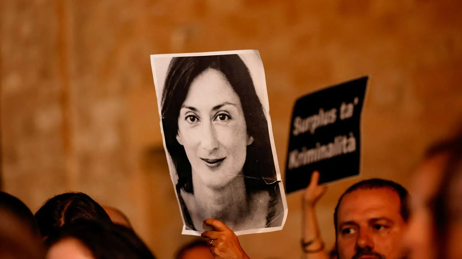 Caruana Galizia, l'assoluzione del magnate accusato e la bufera politica: cosa succede a Malta