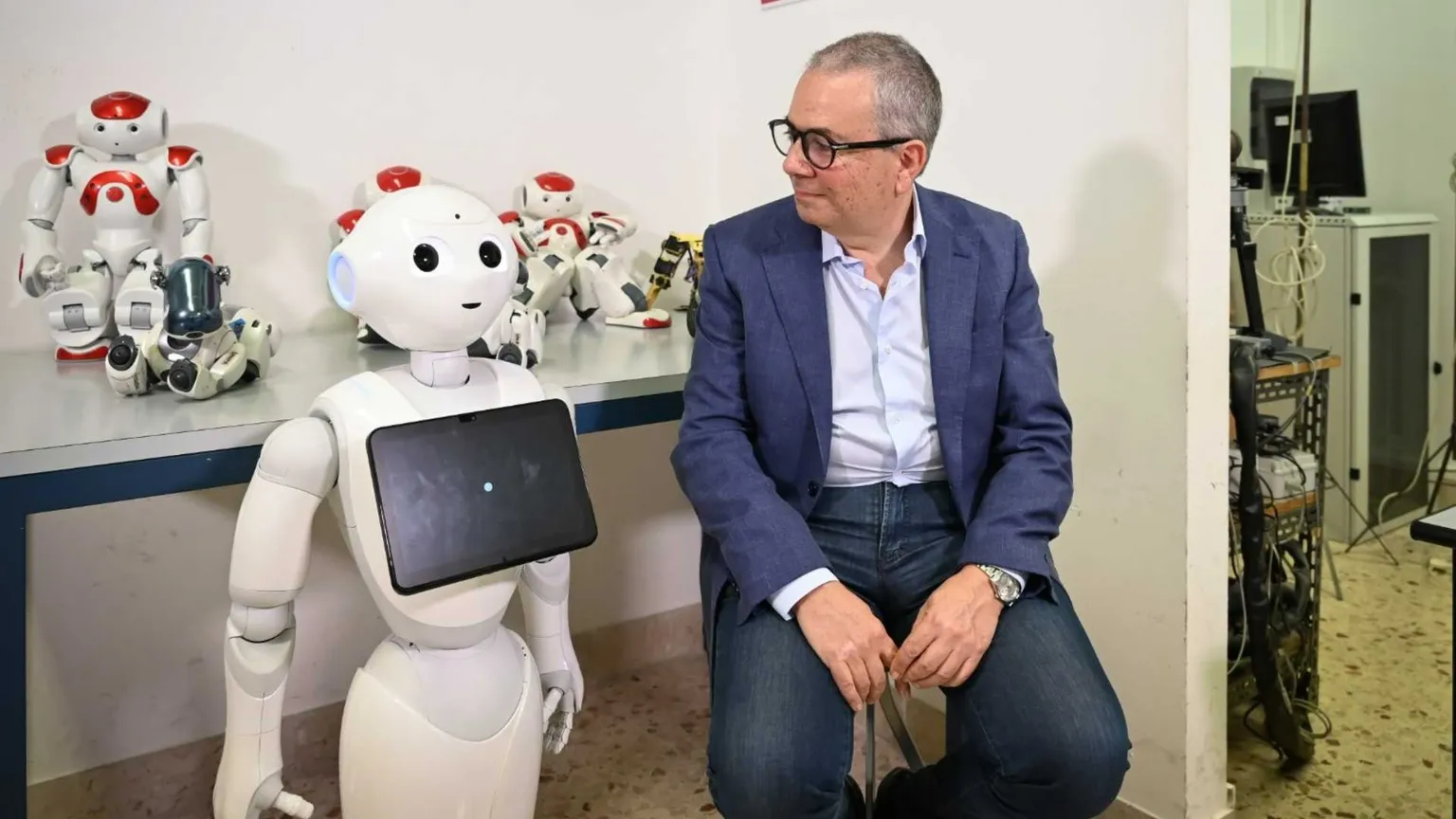 Robot umanoidi in ospedale: cosa possono fare (e cosa fanno già), tra bambini e sale operatorie