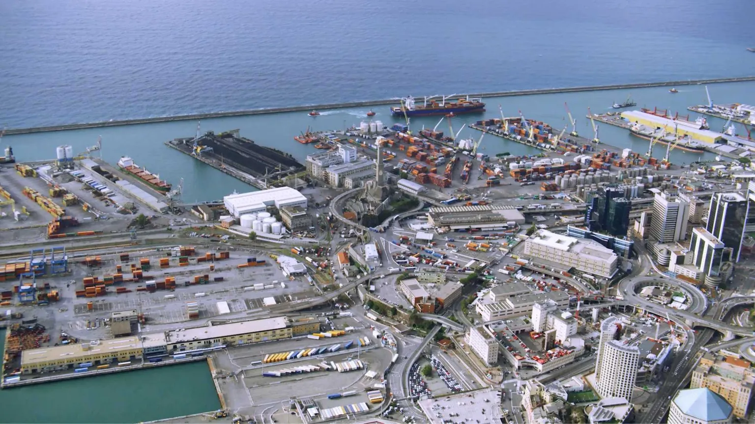 Il mare di Genova cambia volto con la nuova diga