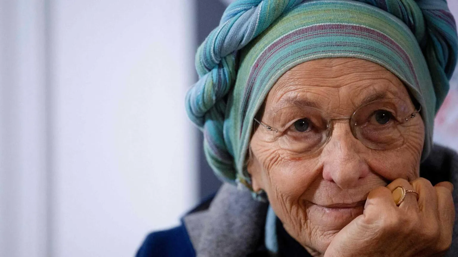 Papa Francesco ed Emma Bonino, entrambi sulla sedia a rotelle, parlano sul terrazzo dell'abitazione romana della leader radicale: era il 6 novembre 2024