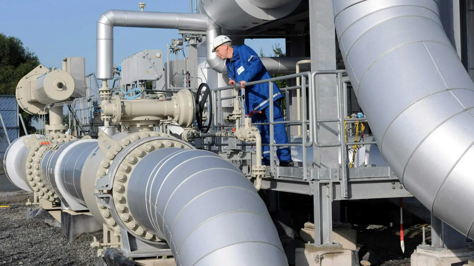 Stoccaggi al minimo e gas liquido: così la crisi energetica presenta il conto alla Germania
