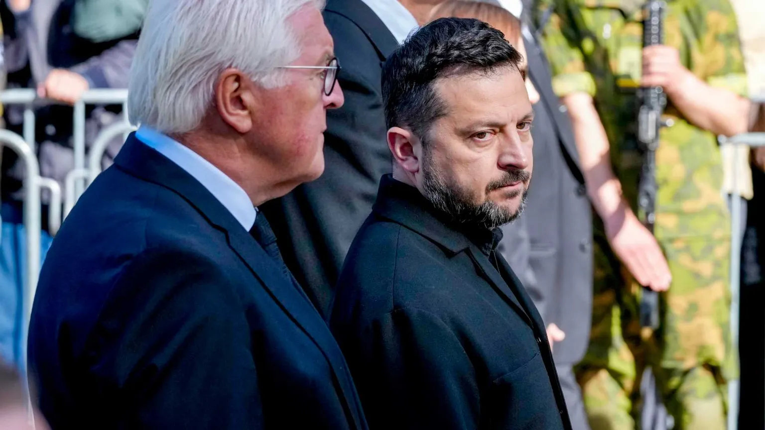 L'aereo di Zelensky sfiorato da un drone al decollo dalla Moldavia: cosa è successo