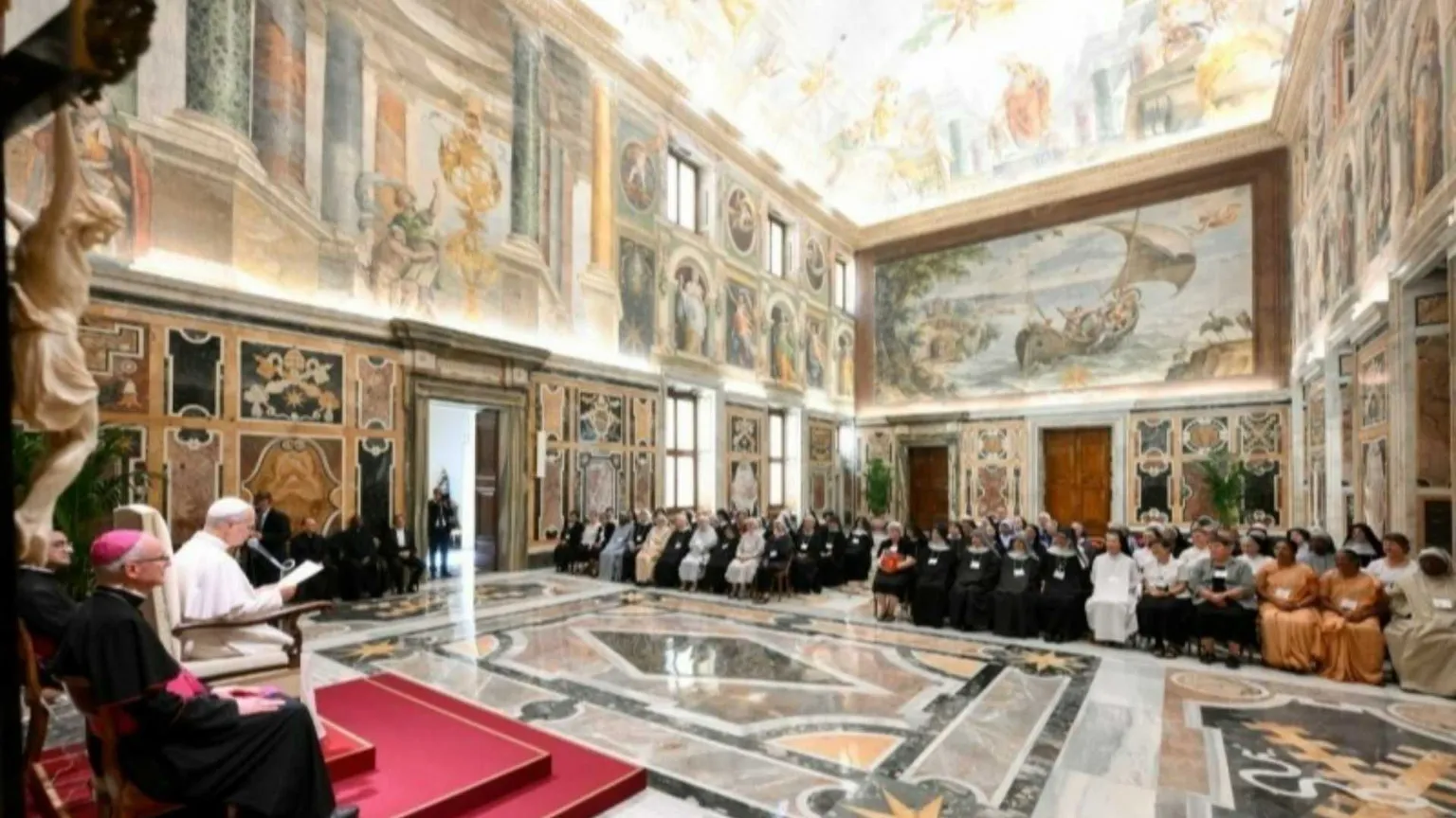 Il Papa: è necessario vivere radicati in Cristo in un tempo assetato di vita autentica