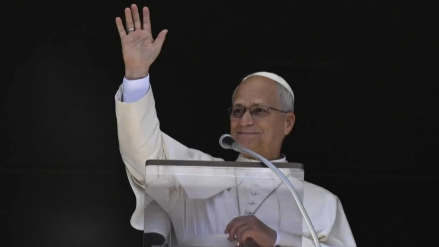 Leone XIV all'Angelus di ieri, 13 settembre 2016, in piazza San Pietro / VATICAN MEDIA