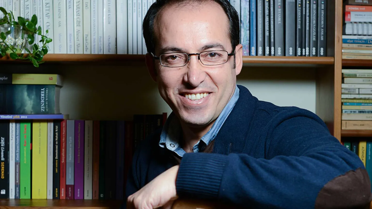 Burhan Sönmez: «La letteratura
ti guarda senza giudizio»