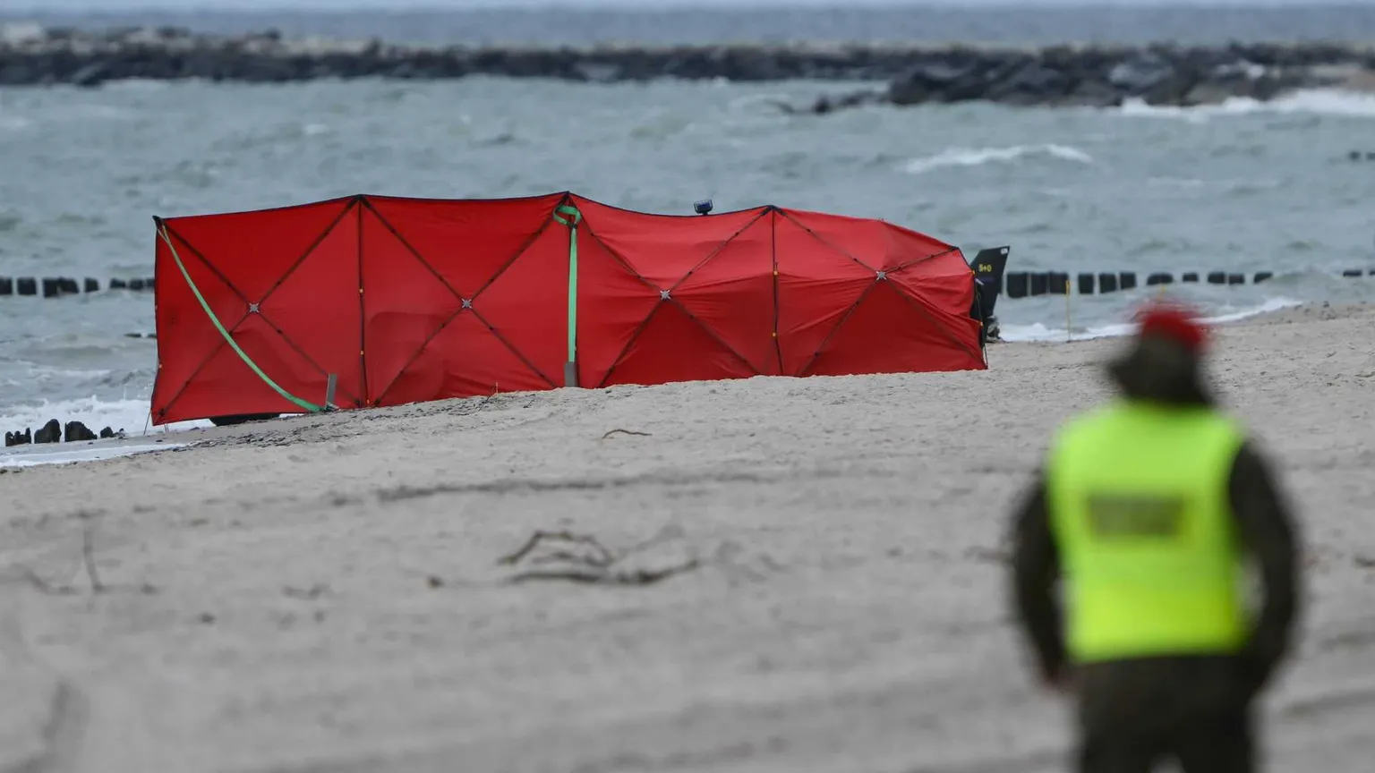 Un drone militare ritrovato sulla spiaggia di Rusinowo, in Polonia, il 14 settembre