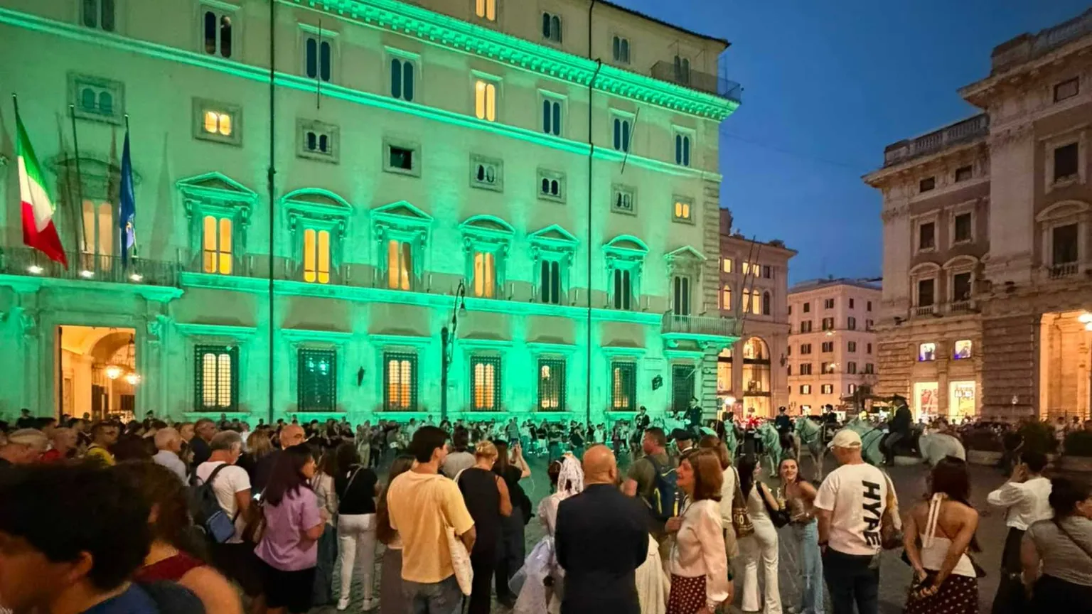 Le istituzioni si illuminano di verde. E la “comunità Sla” non è più sola