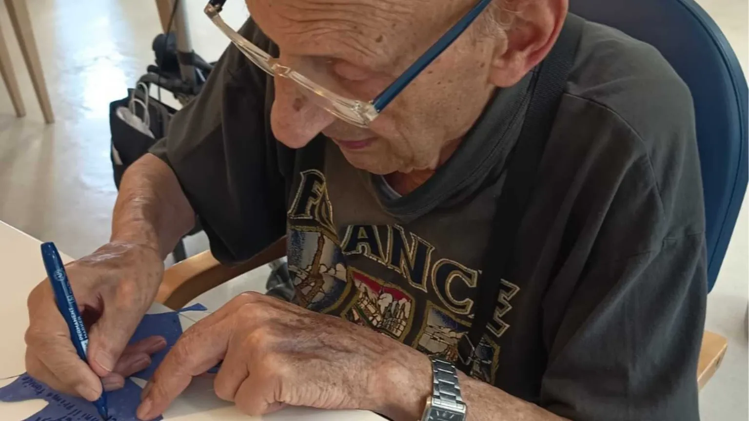 Il primo bacio, un viaggio, la Tosca, il figlio che nasce: tutte le emozioni oltre l’Alzheimer