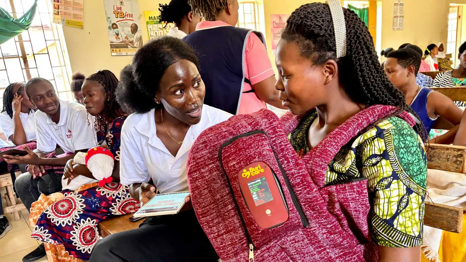 Così Comfort salva i neonati prematuri con il suo marsupio
made in Africa