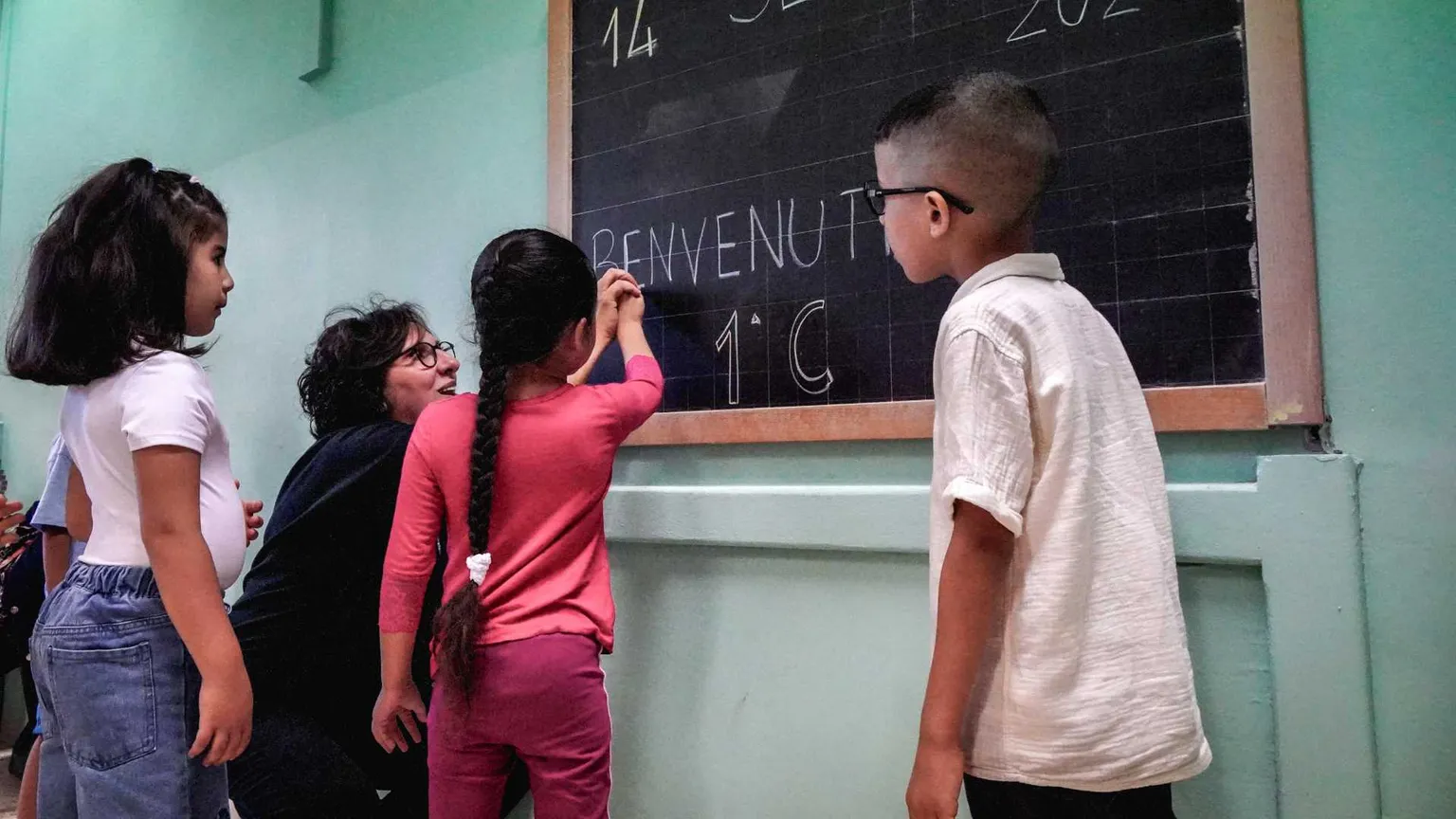 Le famiglie lanciano un appello alla scuola: «Da sole non ce la facciamo. Ci aiuti a educare i figli»