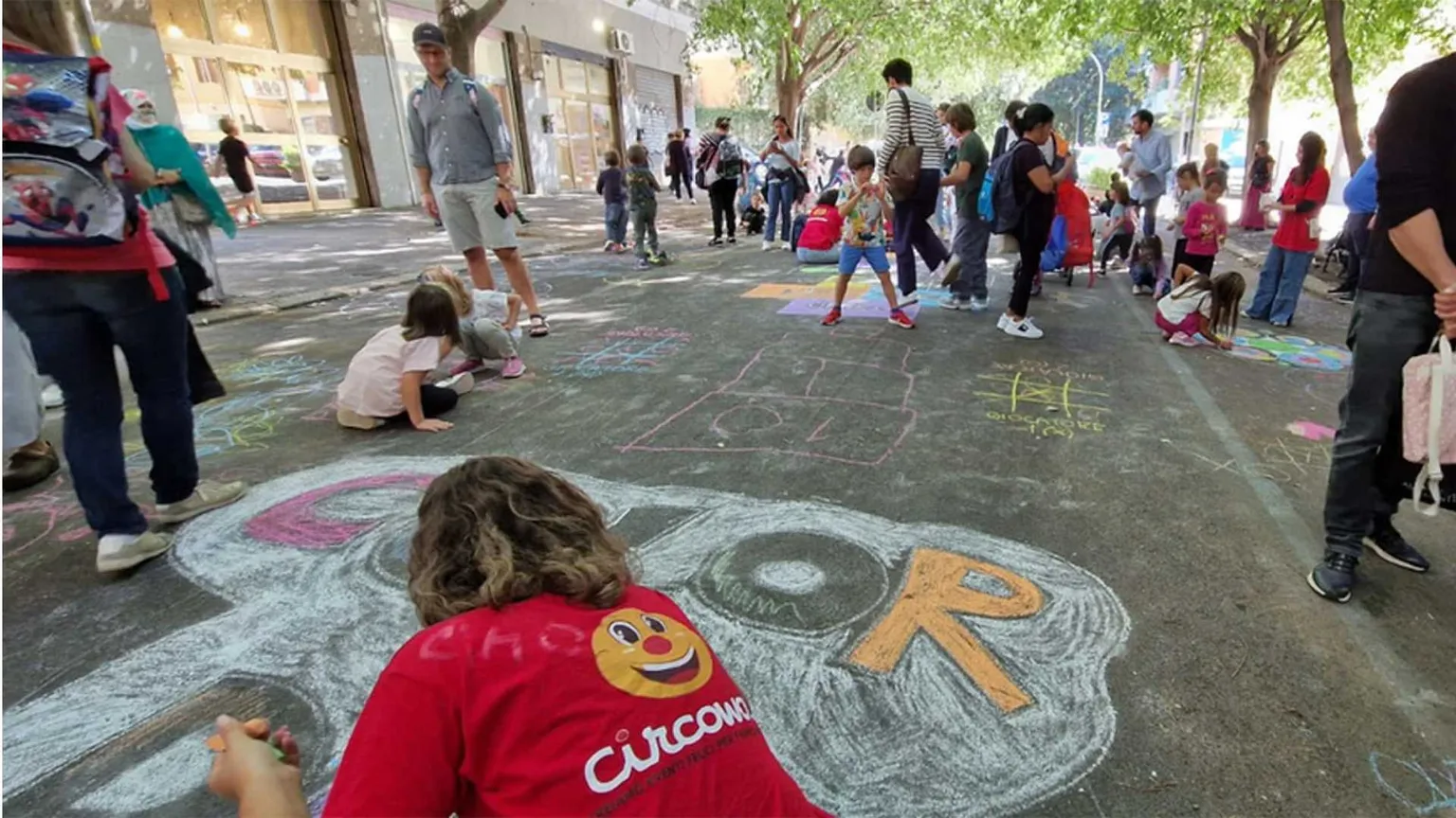 La “rivoluzione” delle strade scolastiche protegge i bambini e migliora le città