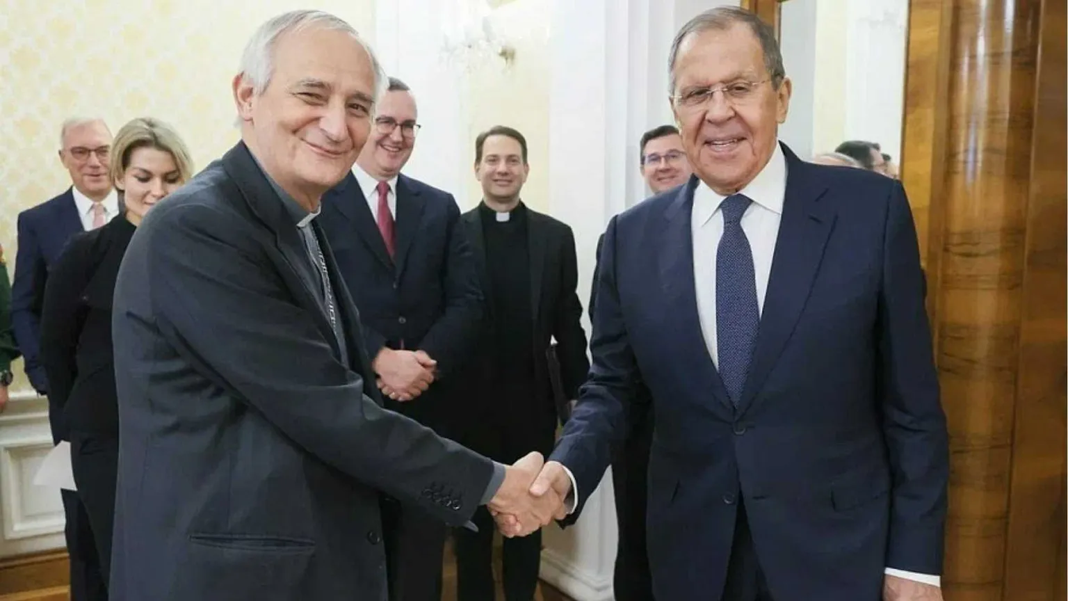 Il ministro degli Esteri russo Lavrov con il cardinale Zuppi durante la visita del 14 ottobre 2024/ REUTERS